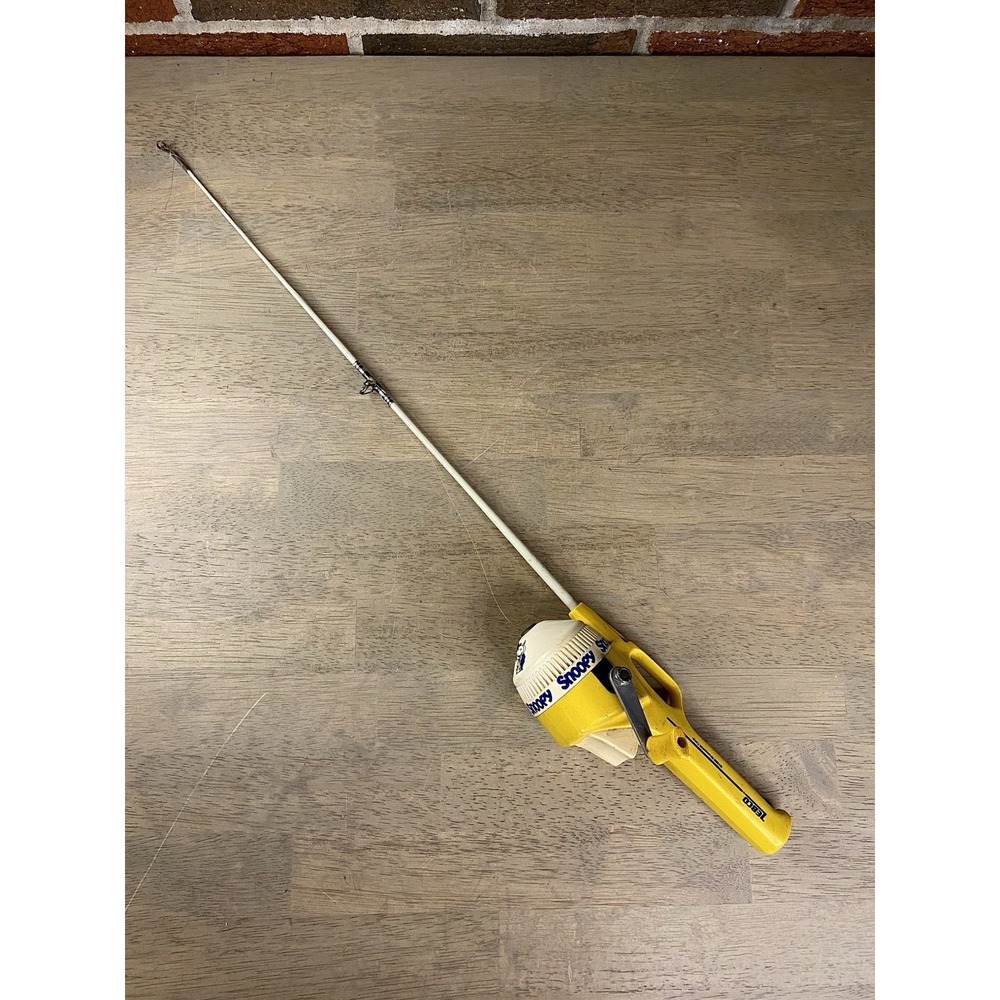 Vintage Child's Zebco Brunswick Snoopy Fishing Pole And Reel 1988